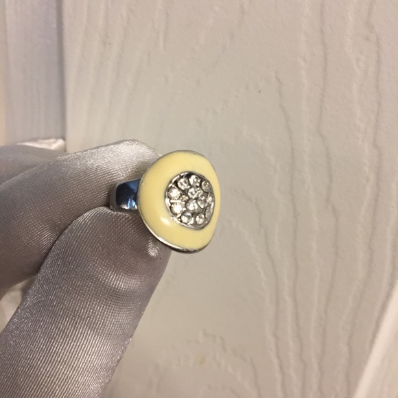 Oval Statement Ring NWT🏷 Size 5 - Picture 5 of 10